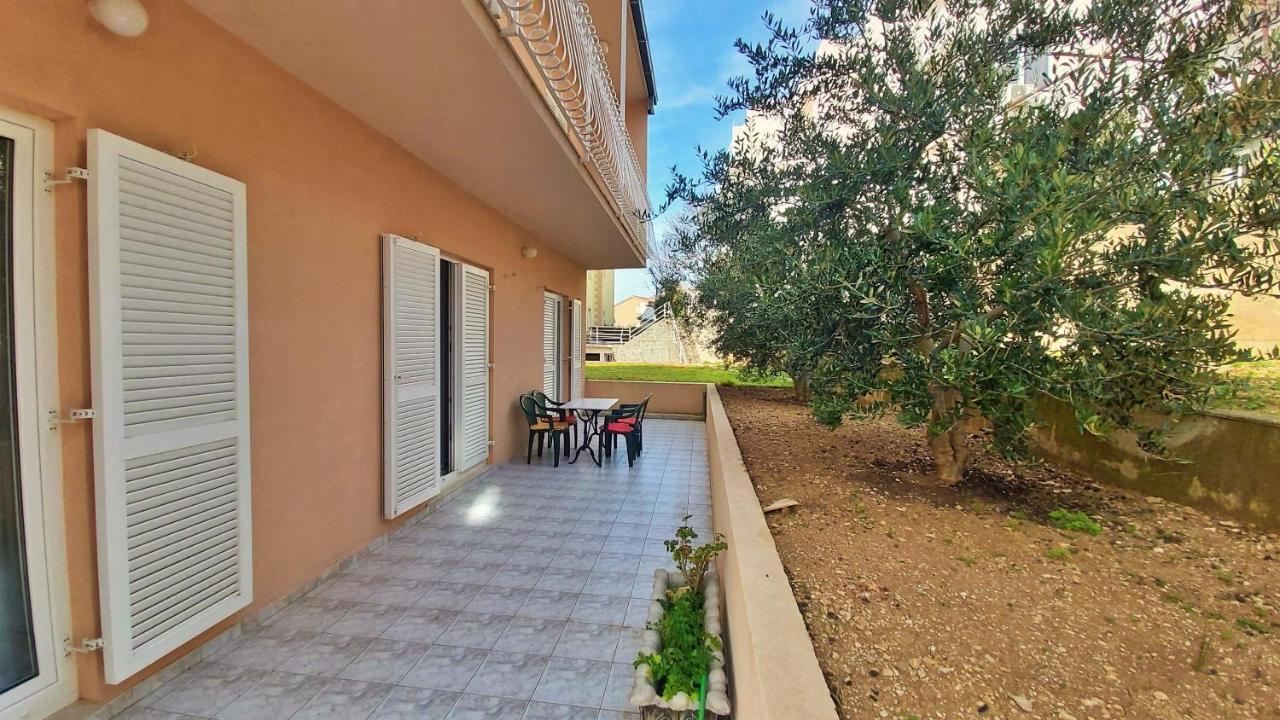 Apartments Mandalinic โอมิช ภายนอก รูปภาพ