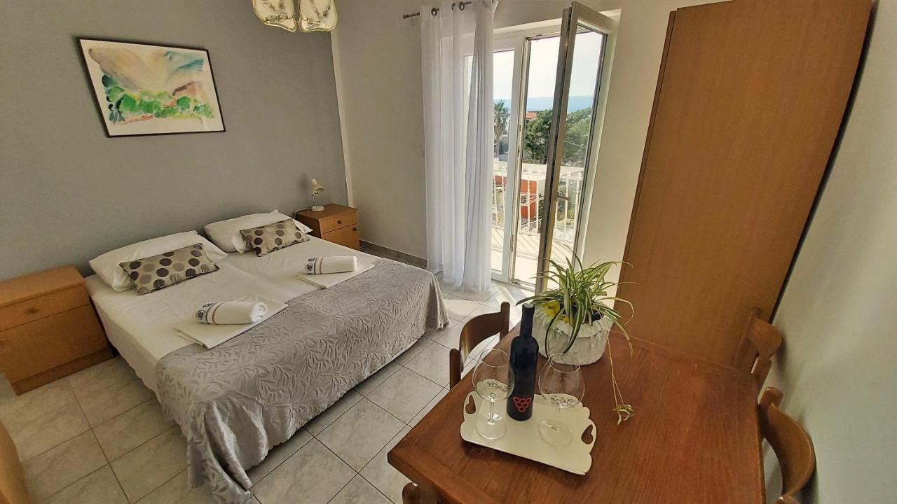 Apartments Mandalinic โอมิช ภายนอก รูปภาพ