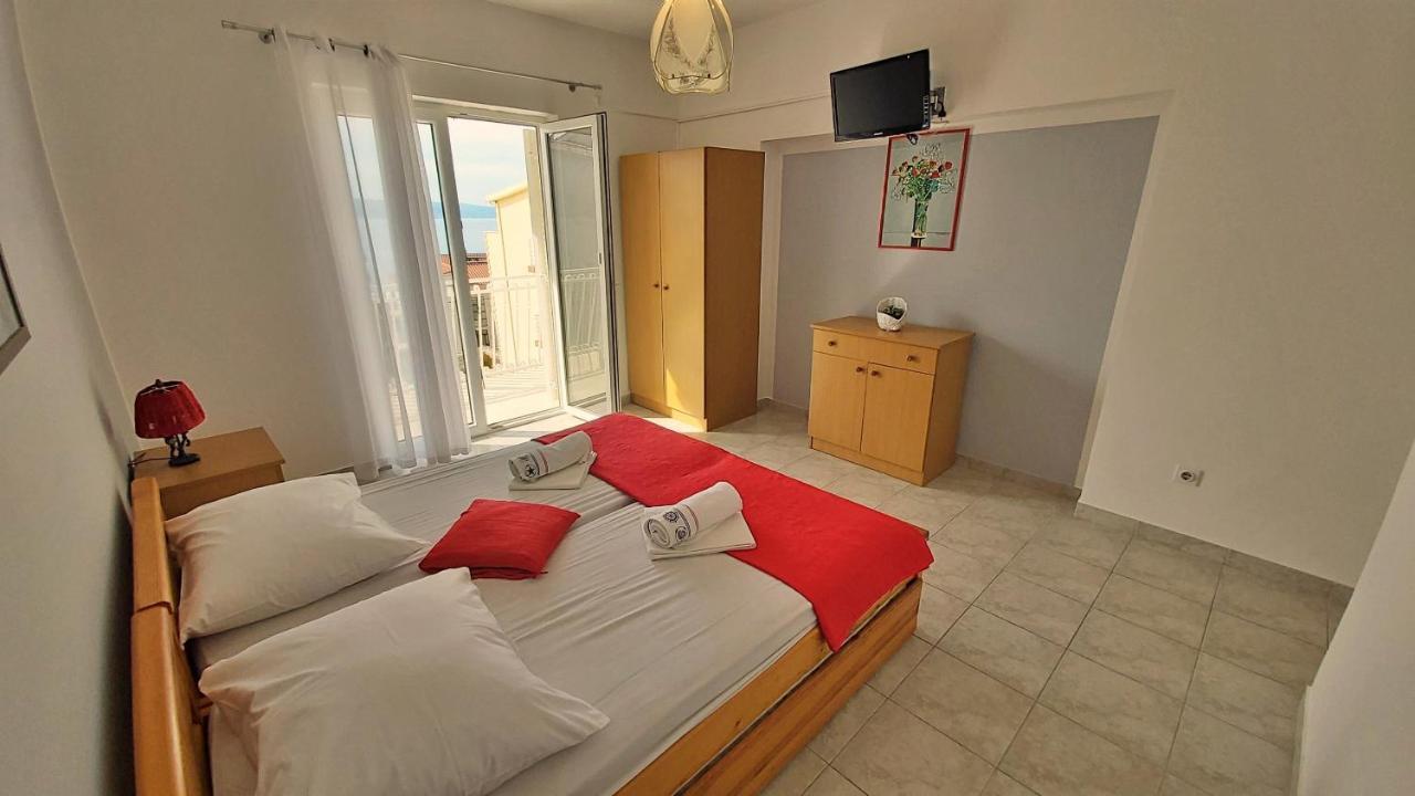 Apartments Mandalinic โอมิช ภายนอก รูปภาพ