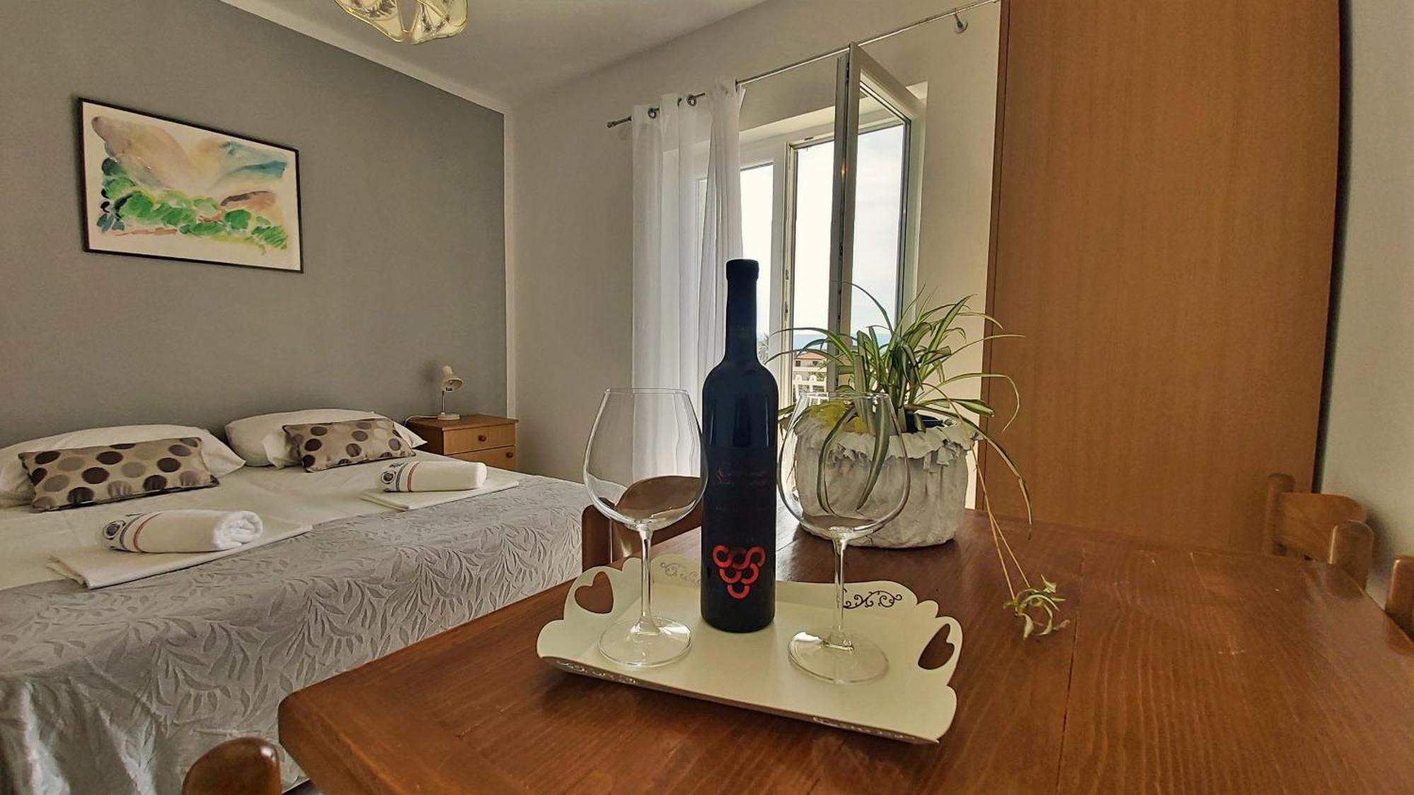 Apartments Mandalinic โอมิช ภายนอก รูปภาพ