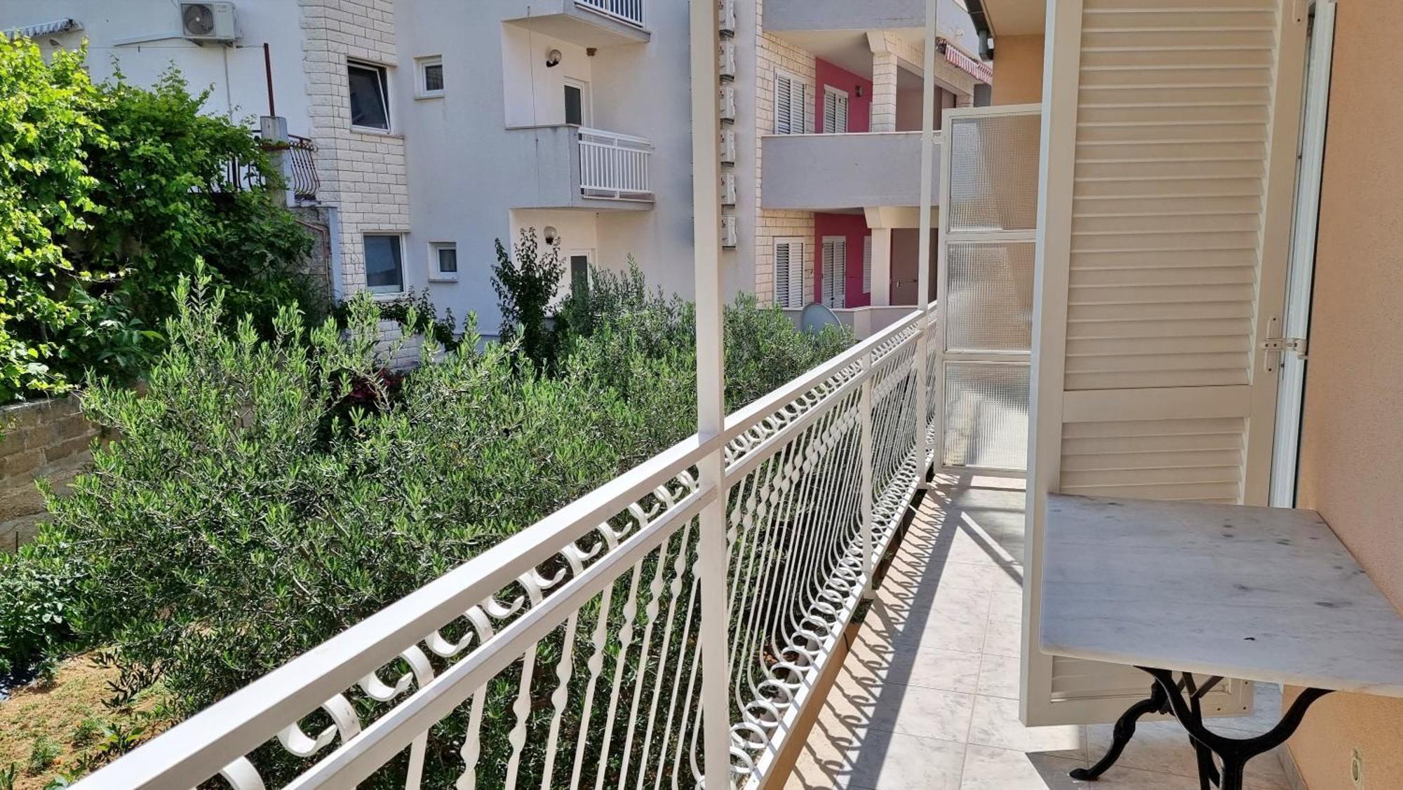 Apartments Mandalinic โอมิช ภายนอก รูปภาพ